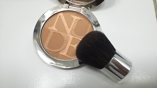 DiorSkin Nude Tan Light -004 Sunset with Kabuki Brush